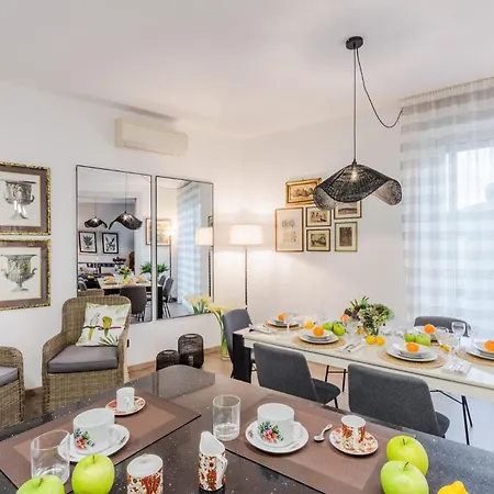 Lavinia, 3 Bedrooms With Terrace * 卢卡