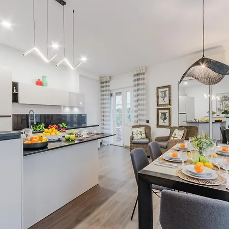 Lavinia, 3 Bedrooms With Terrace 公寓 *